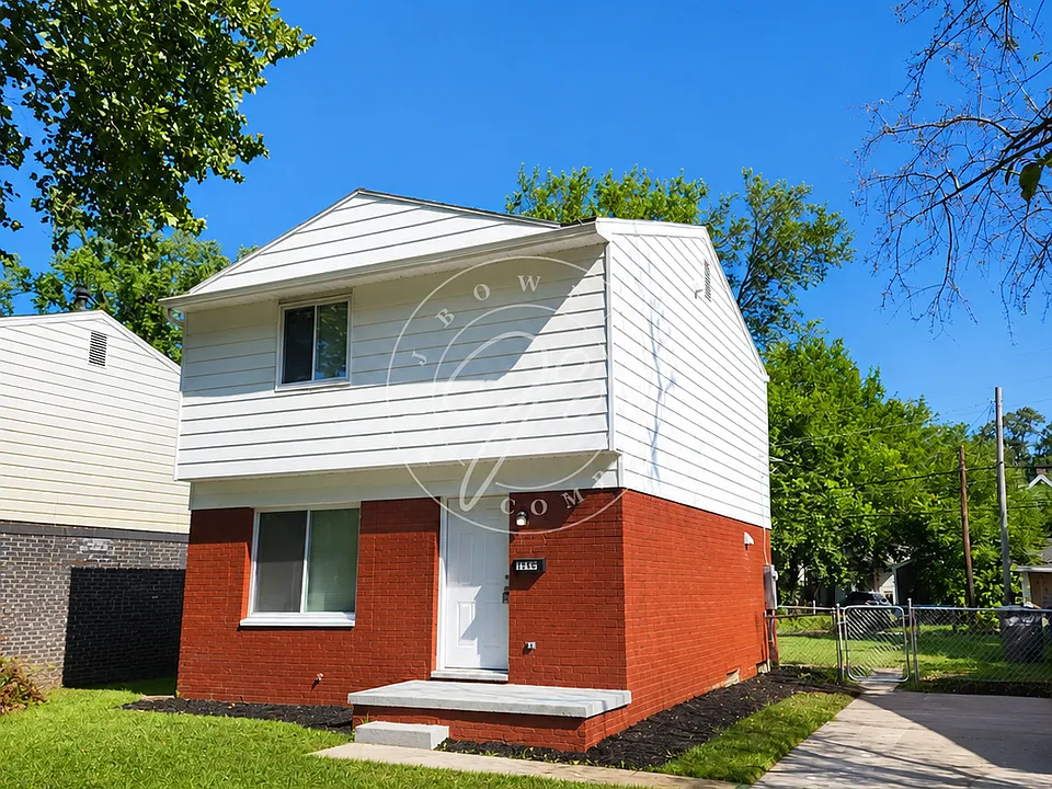 1144 Fernwood Ave