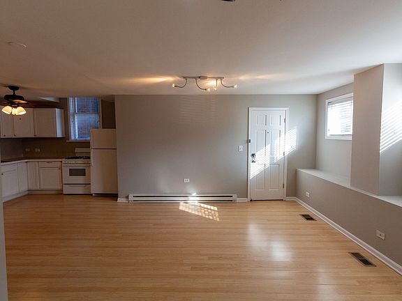 4th image of 3134 N Leavitt St Floor 1
