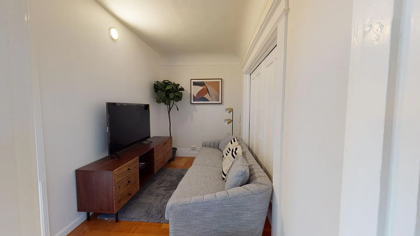 1 bed, 1.5 bath, 1300 sqft, $1,300 — Photo 3