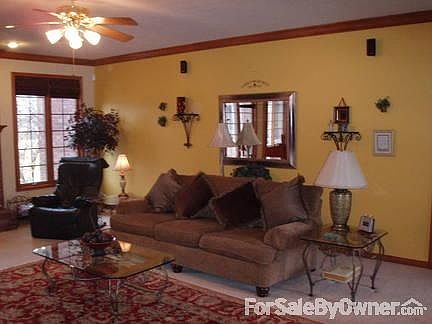 Living Room
						:
						Large windows, lots of natural light