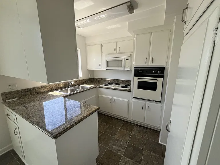 520 S 6th St — Photo 11