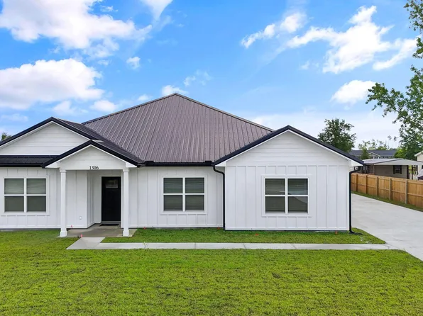 1306 E 26th St, Lynn Haven, FL 32444