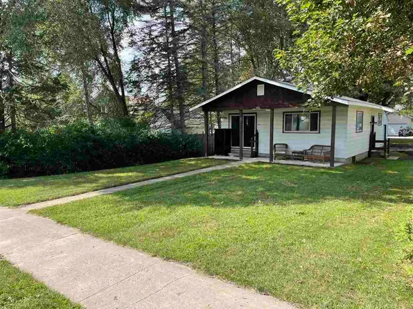 401 3rd St, East Jordan, MI 49727