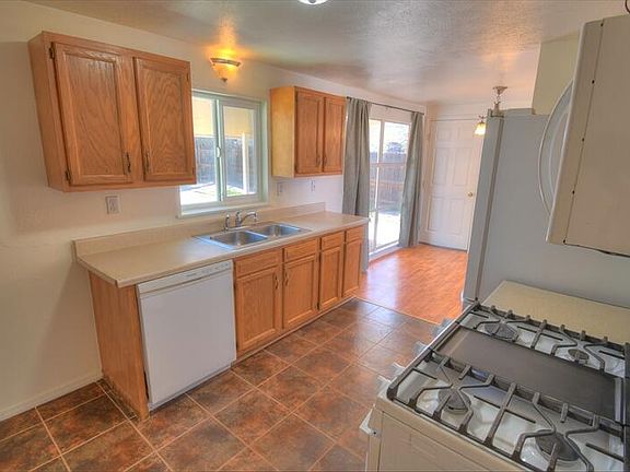 5th image of 1128 Shirley St NE