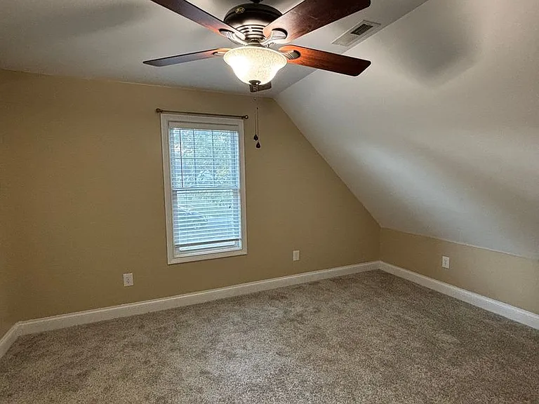 1305 Forest Ave — Photo 24