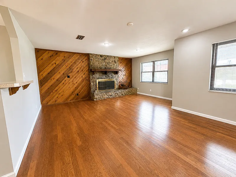 3 bed, 2.0 bath, 1278 sqft, $1,800 — Photo 2