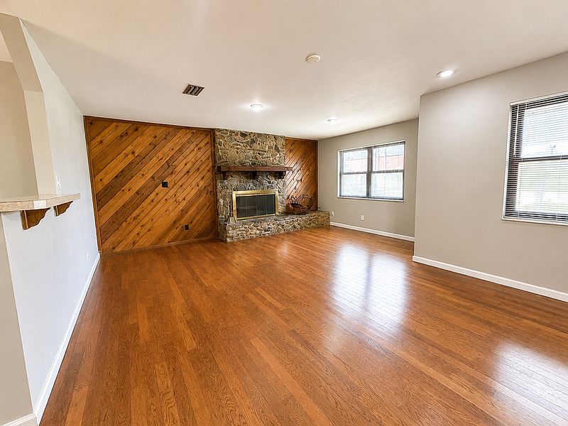 2nd image of 307 Herty St