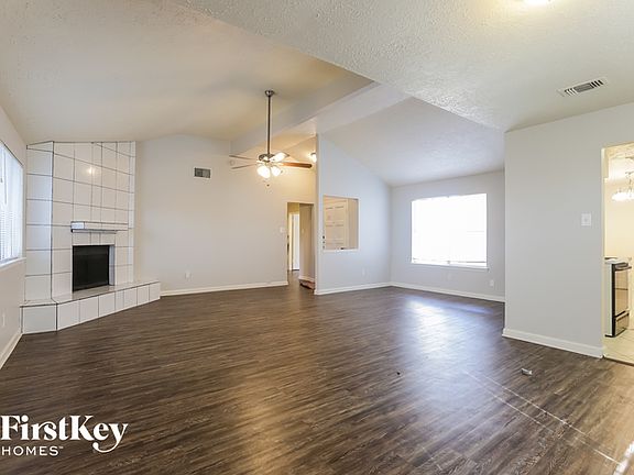 4th image of 16818 Selder Dr