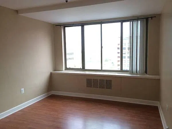 1121 Arlington Blvd — Photo 2