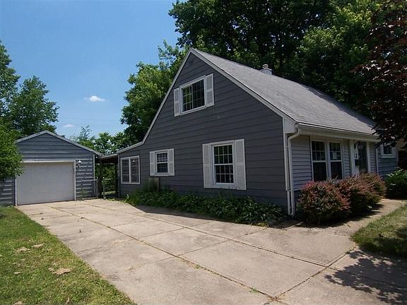 3rd image of 32 Lynnhaven Dr