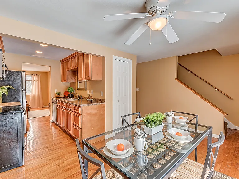 260 Robert Dr — Photo 5