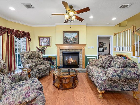 5th image of 229 Wildwood St