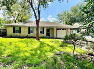 1211 Candlelight Ln, Houston, TX 77018