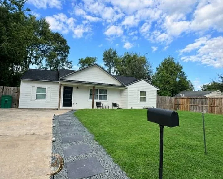 5127 Ditmas Ln — Photo 1