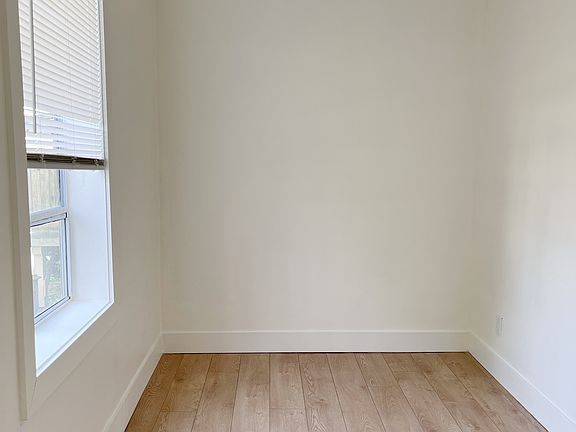 4th image of 236 Princess Ave