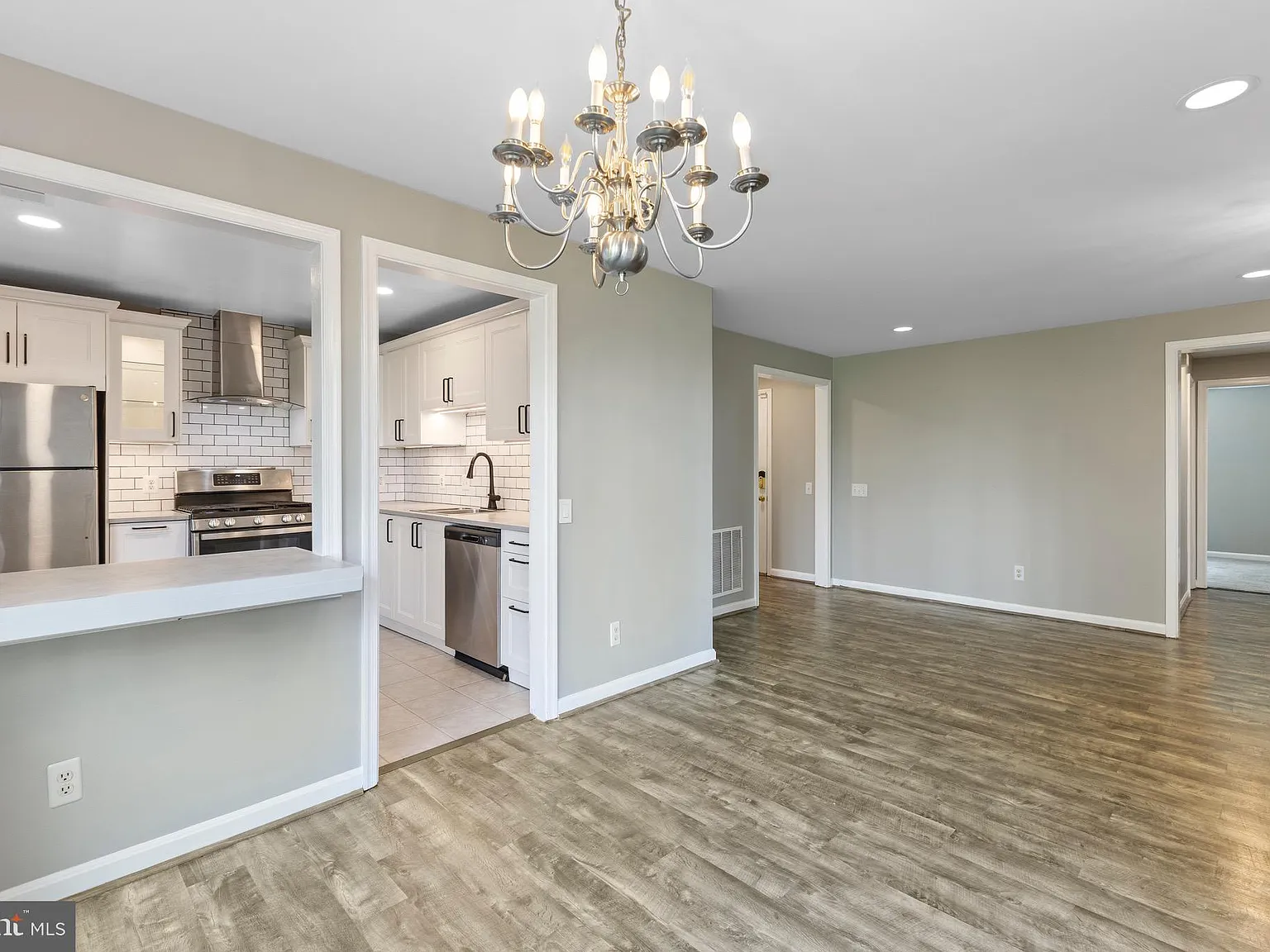 2 bed, 2.0 bath, 1047 sqft, $2,350 — Photo 3