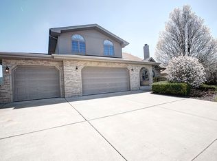 8937 Oxford St, Woodridge, IL