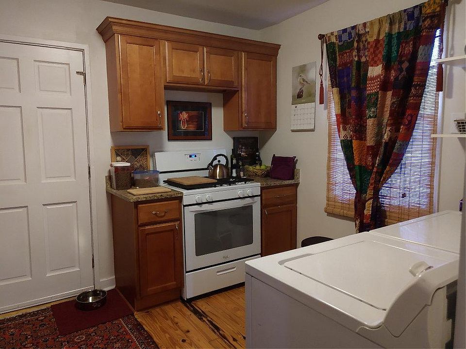 2nd image of 300 Maine St