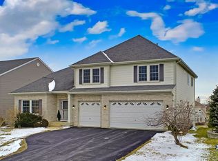 275 Cross Creek Ln, Lindenhurst, IL 60046