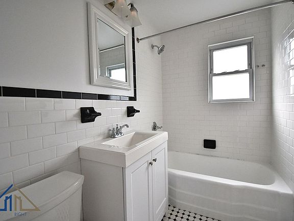 4th image of 104 Colin St