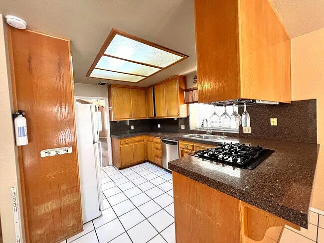 9316 Foxglen Ct — Photo 10