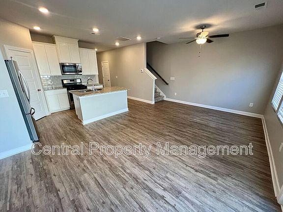 4th image of 613 Reese Ln