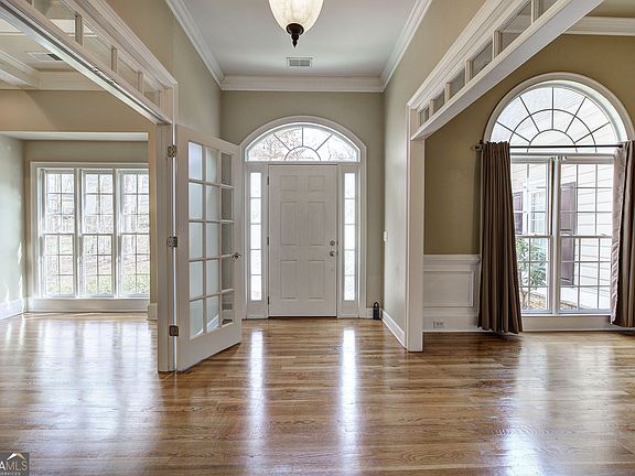 5th image of 302 Waterfall Ct