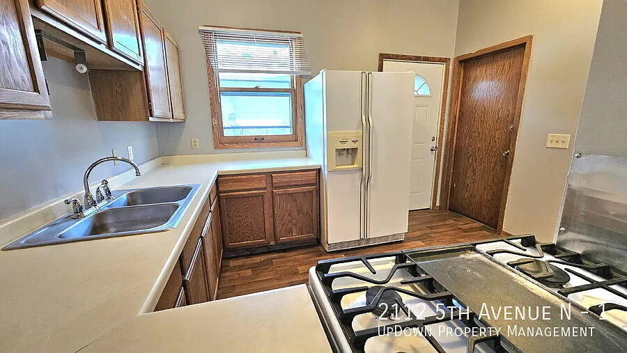 "Charming 3-Bedroom Retreat with 1200 Sq Ft of Comfort in Harrison Neighborhood in Minneapolis!" — Photo 3