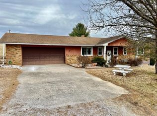 7834 Wolf Rd, Bethalto, IL 62010