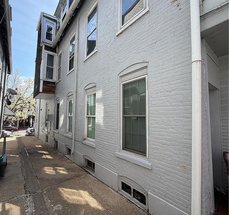 2nd image of 115 Windsor St