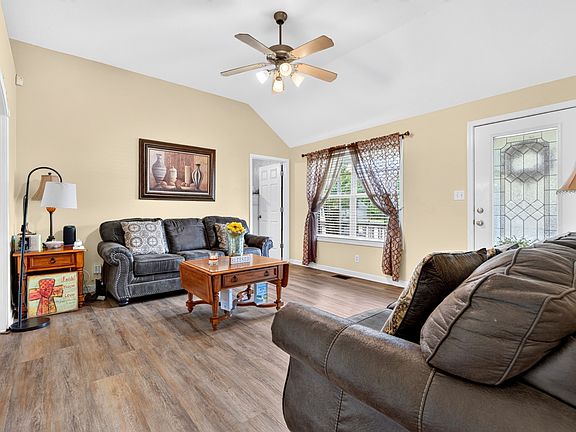 5th image of 3856 Benjamin Dr