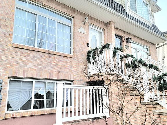 2nd image of 125 Darnell Ln #2