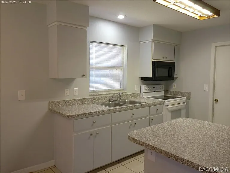 5921 W Woodhill Ct — Photo 10