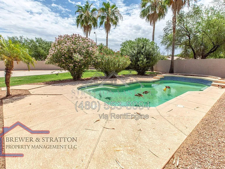 689 W Constitution Dr — Photo 49