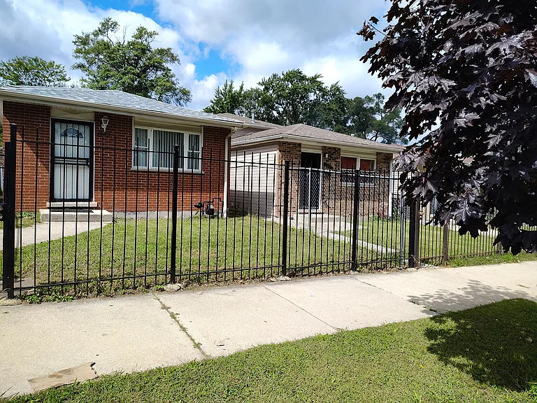 8818 S Yale Ave — Photo 1