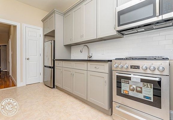 3rd image of 477 Bainbridge St #5D