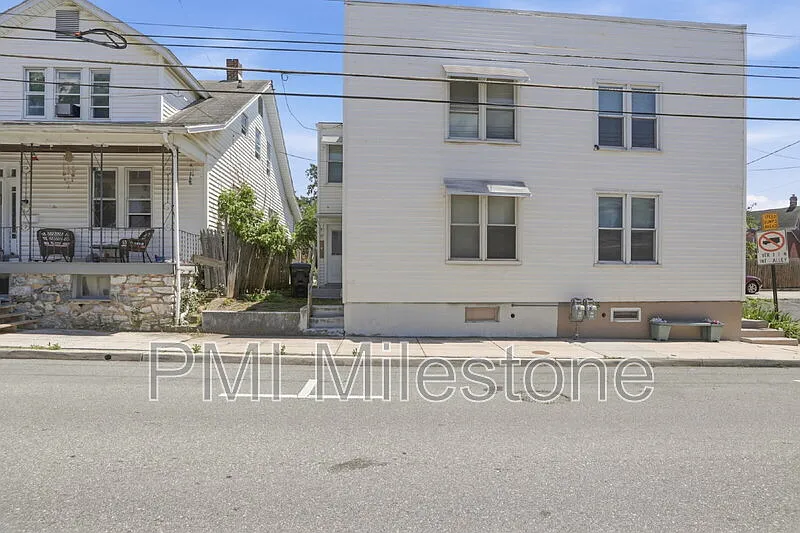 4 bed, 2.0 bath, 1458 sqft, $1,550 — Photo 2
