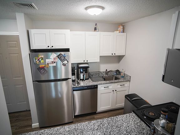 3rd image of 450 Somerset Ave APT 501