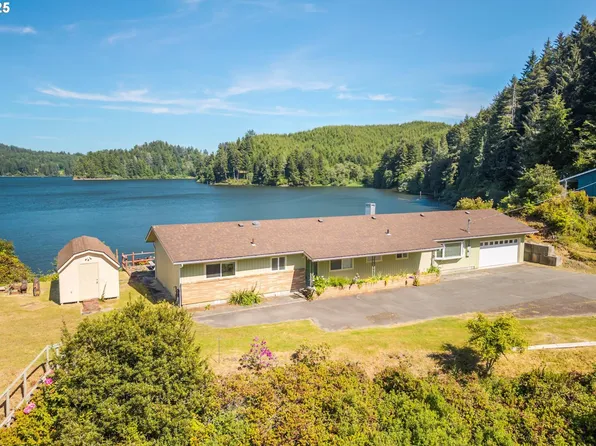 600/610 Falling Tree Ln, Lakeside, OR 97449