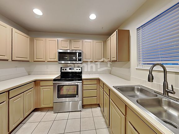 3rd image of 1211 N Cambrick Dr