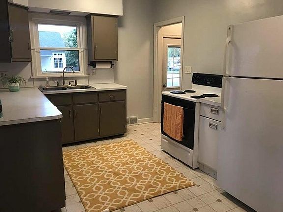 Kitchen; freshly painted, new fixtures
