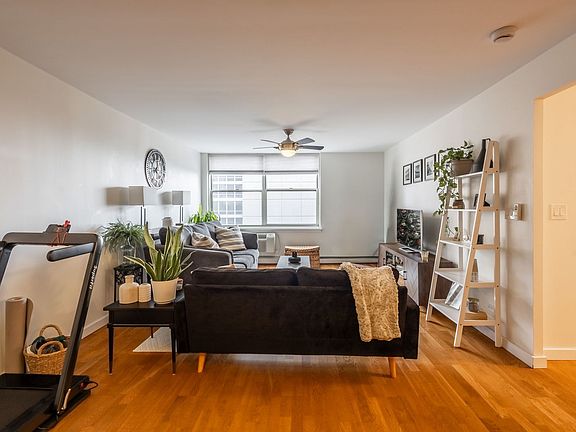 4th image of 3033 N Sheridan Rd APT 1203