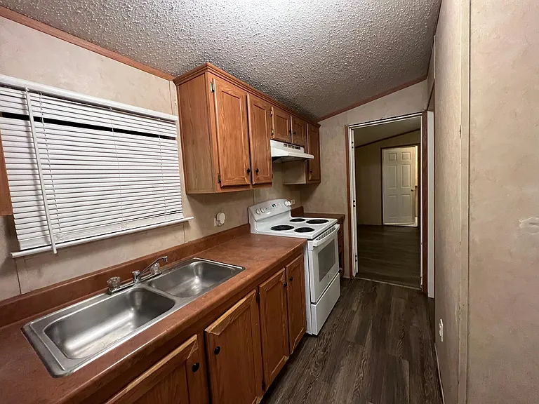 21561 Leonard St #21569 — Photo 6
