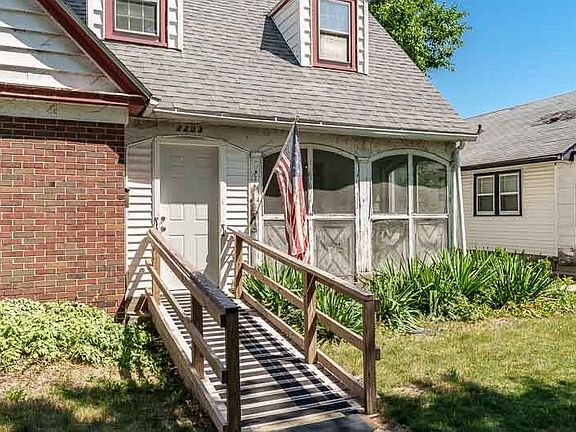 3rd image of 2203 Benderwirt Ave