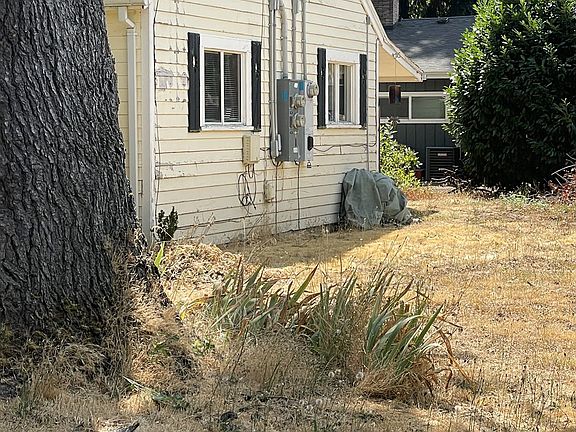 5th image of 710 SE Englewood Dr