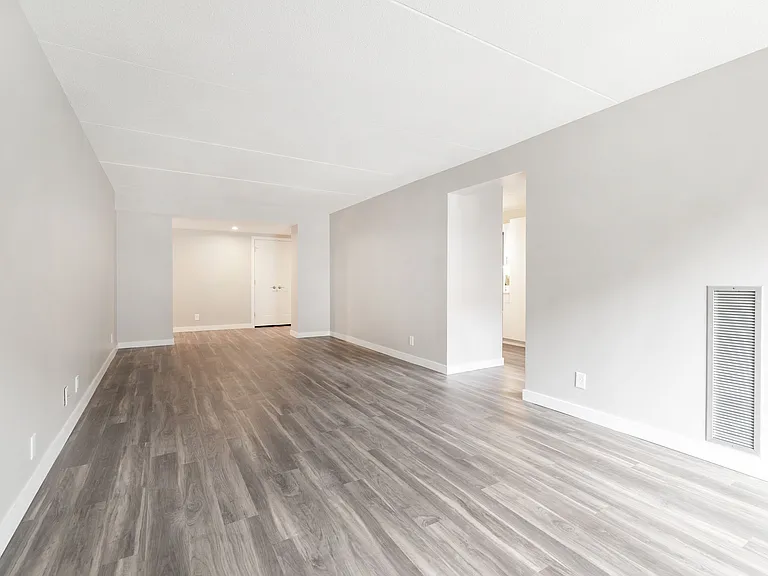 Unfurnished Living Room