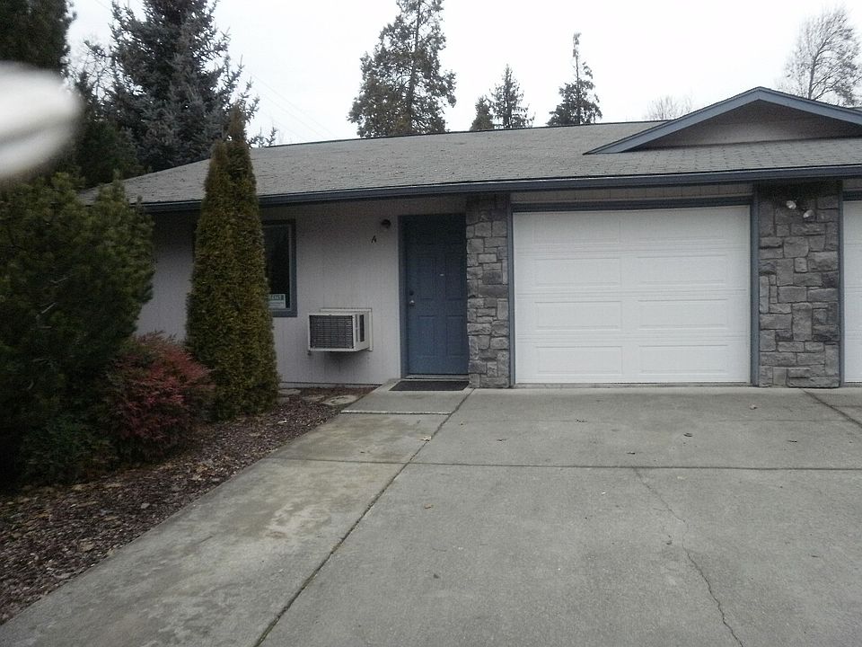 101 NW 3rd St - Rogue River