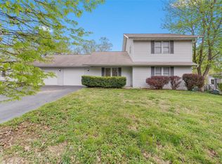 914 Oak Dr, Fenton, MO