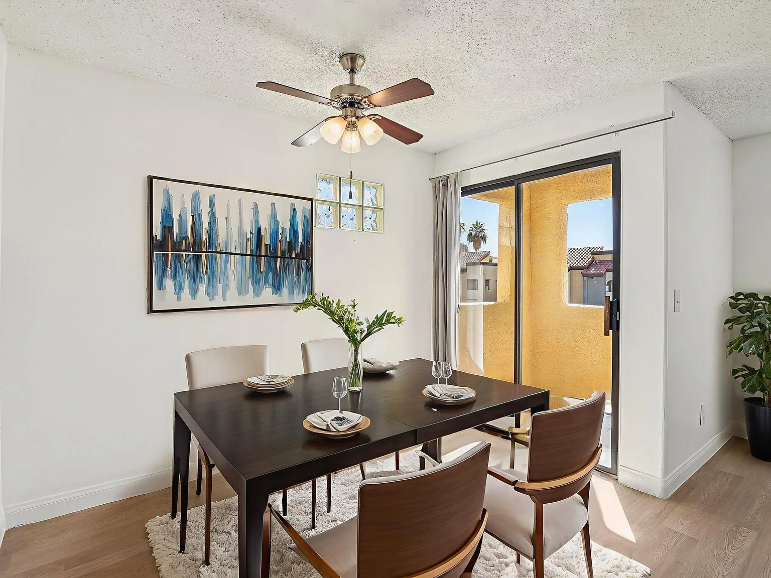 Desert Vistas Apartments — Photo 3