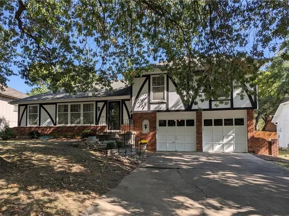 8001 Bradshaw St, Lenexa, KS 66215